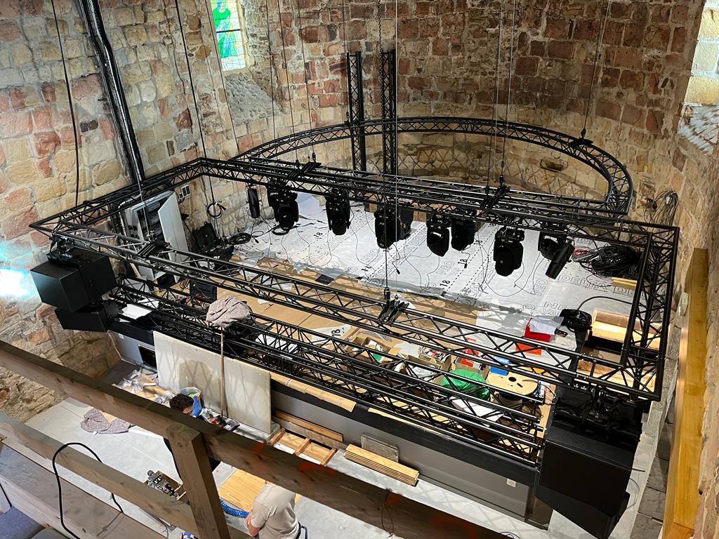 Installation éclairage, sonorisation pour cabaret